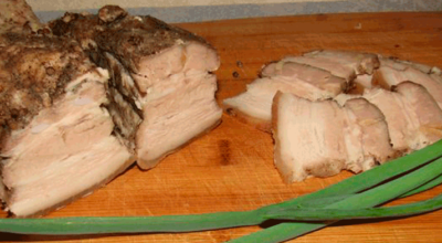 Как вкусно запечь свиную грудинку в духовке