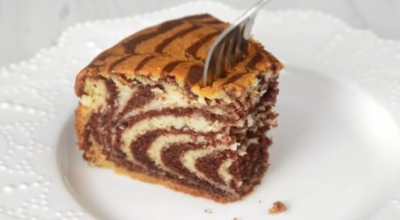 Старая добрая классика — потрясающий пирог «Зебра» на кефире