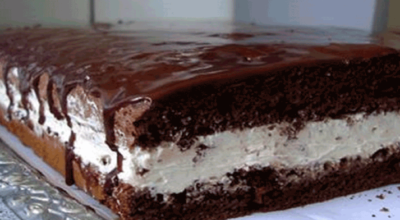 Шоколадное пирожное с сливочным кремом